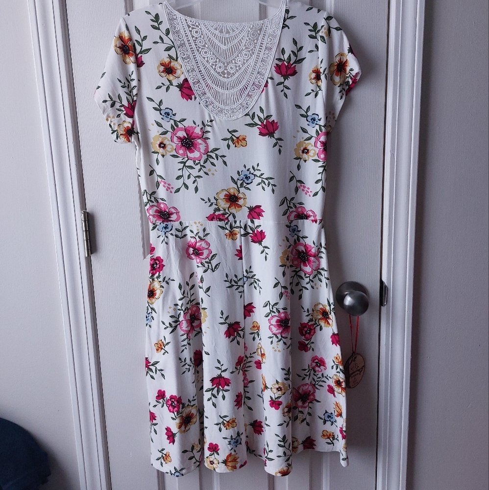 Bobbie Brooks - White Floral Knee-Length Dress - Picture 2 of 3